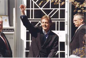Paul McCartney im Kunstforum Lÿz 1999
